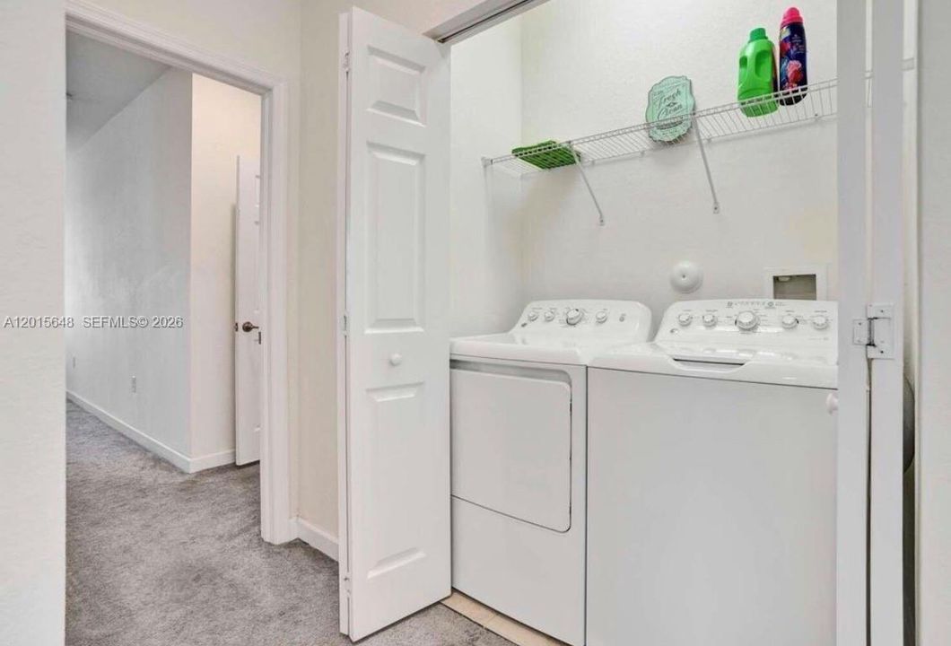 En Venta: $749,999 (4 camas, 3 baños, 2571 Pies cuadrados)