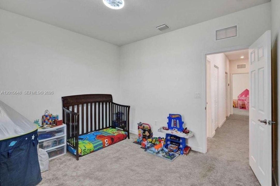 En Venta: $749,999 (4 camas, 3 baños, 2571 Pies cuadrados)