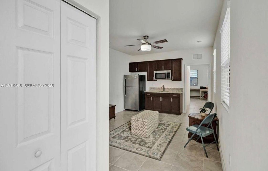 En Venta: $749,999 (4 camas, 3 baños, 2571 Pies cuadrados)