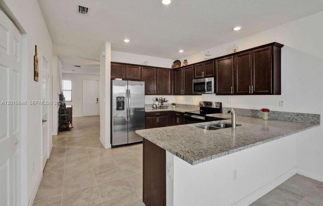 En Venta: $749,999 (4 camas, 3 baños, 2571 Pies cuadrados)