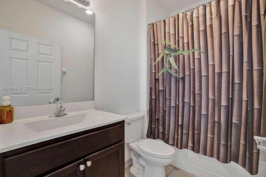 En Venta: $749,999 (4 camas, 3 baños, 2571 Pies cuadrados)