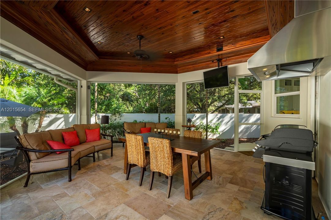 For Sale: $2,044,000 (5 beds, 3 baths, 3274 Square Feet)