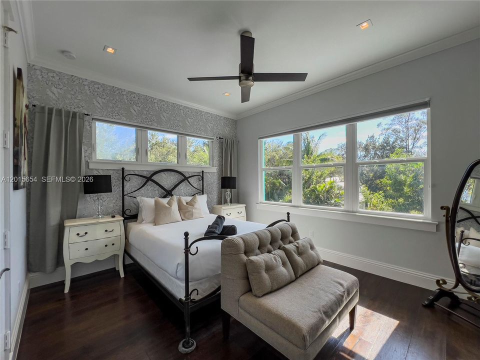 For Sale: $2,044,000 (5 beds, 3 baths, 3274 Square Feet)