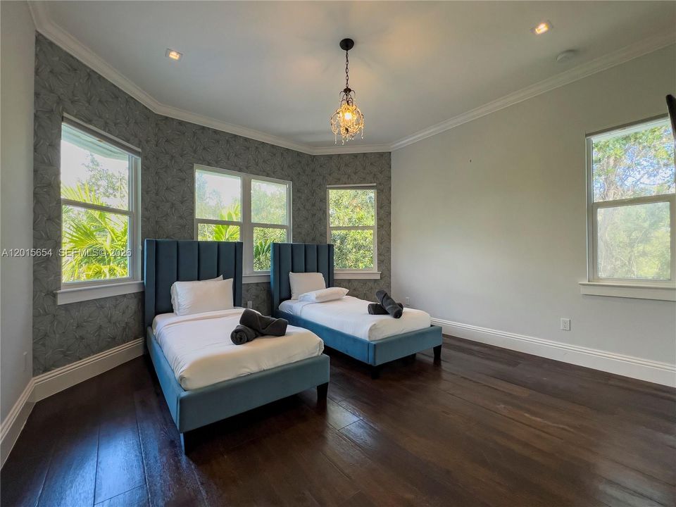 For Sale: $2,044,000 (5 beds, 3 baths, 3274 Square Feet)