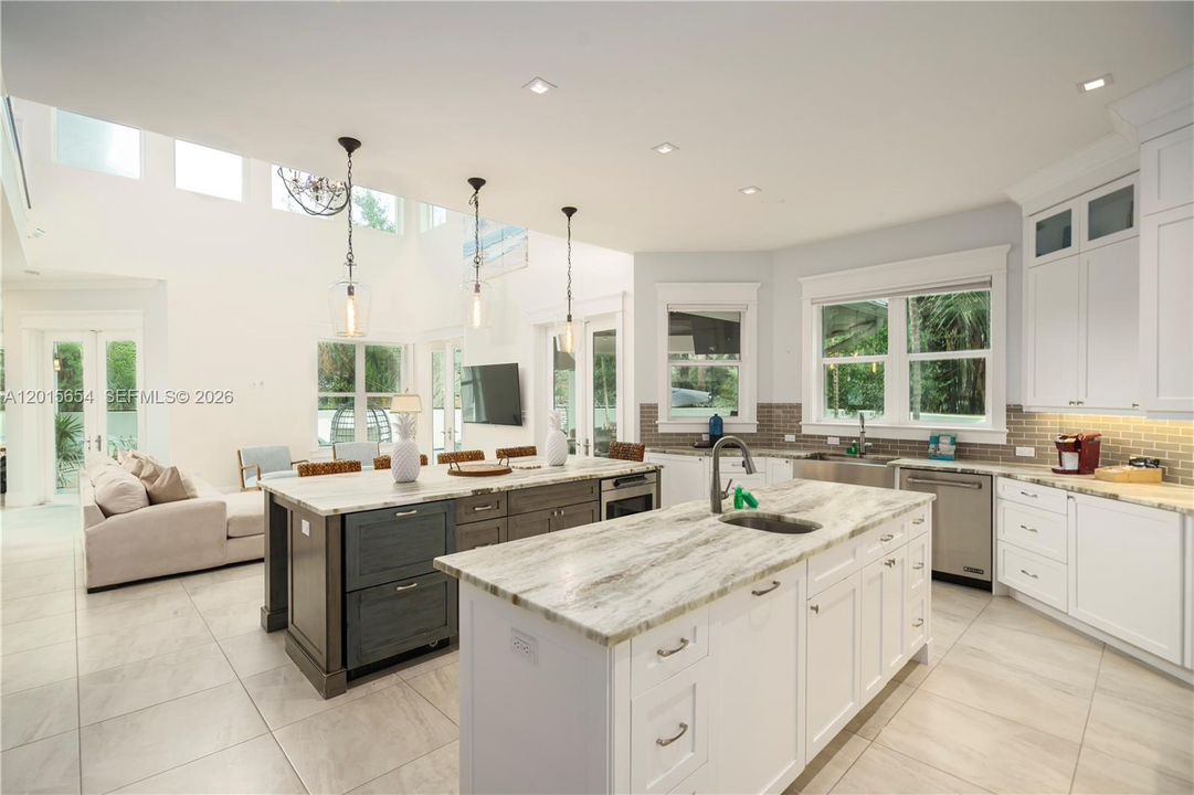 For Sale: $2,044,000 (5 beds, 3 baths, 3274 Square Feet)
