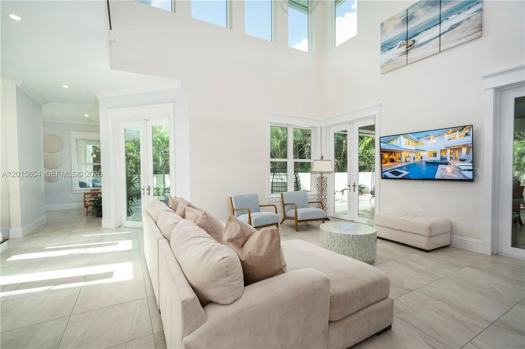 For Sale: $2,044,000 (5 beds, 3 baths, 3274 Square Feet)