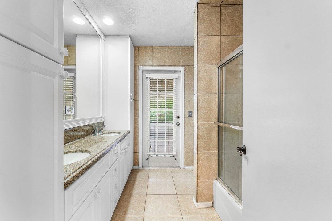 Cabana/Guest Bath