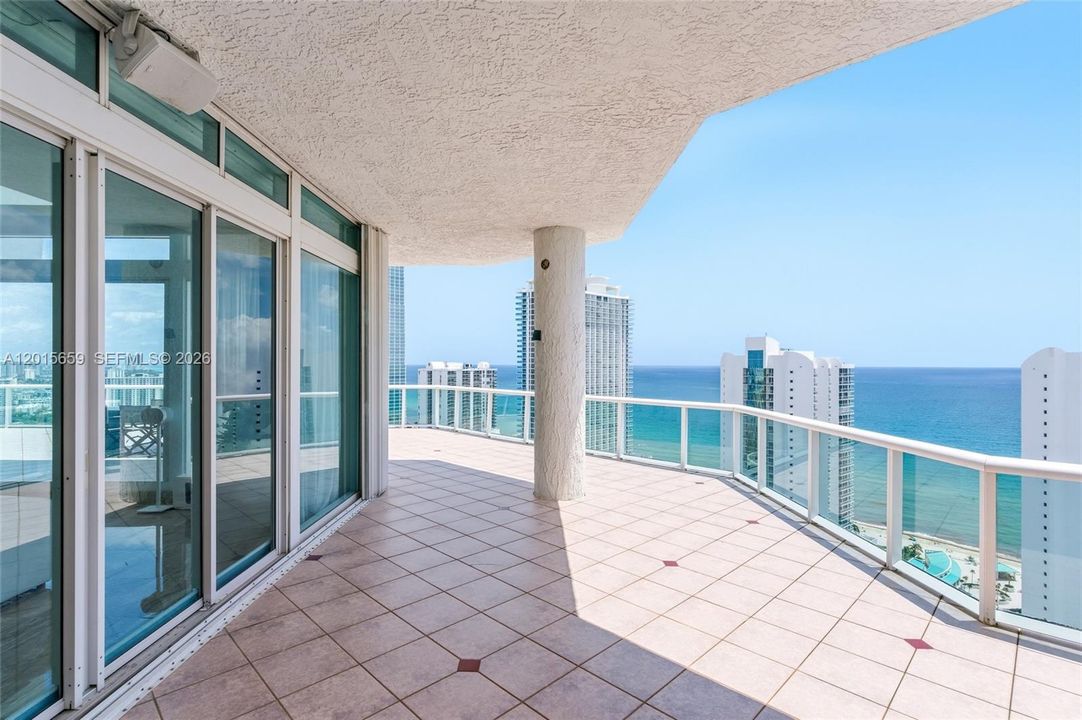 En Venta: $3,150,000 (4 camas, 4 baños, 4150 Pies cuadrados)