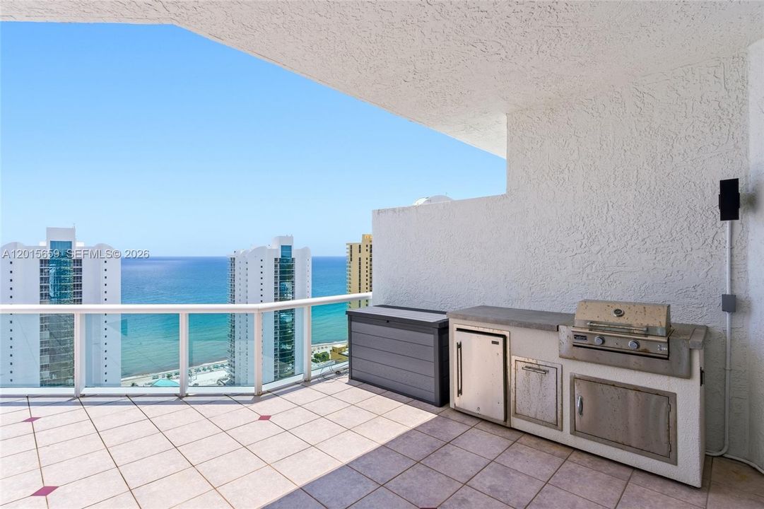 En Venta: $3,150,000 (4 camas, 4 baños, 4150 Pies cuadrados)