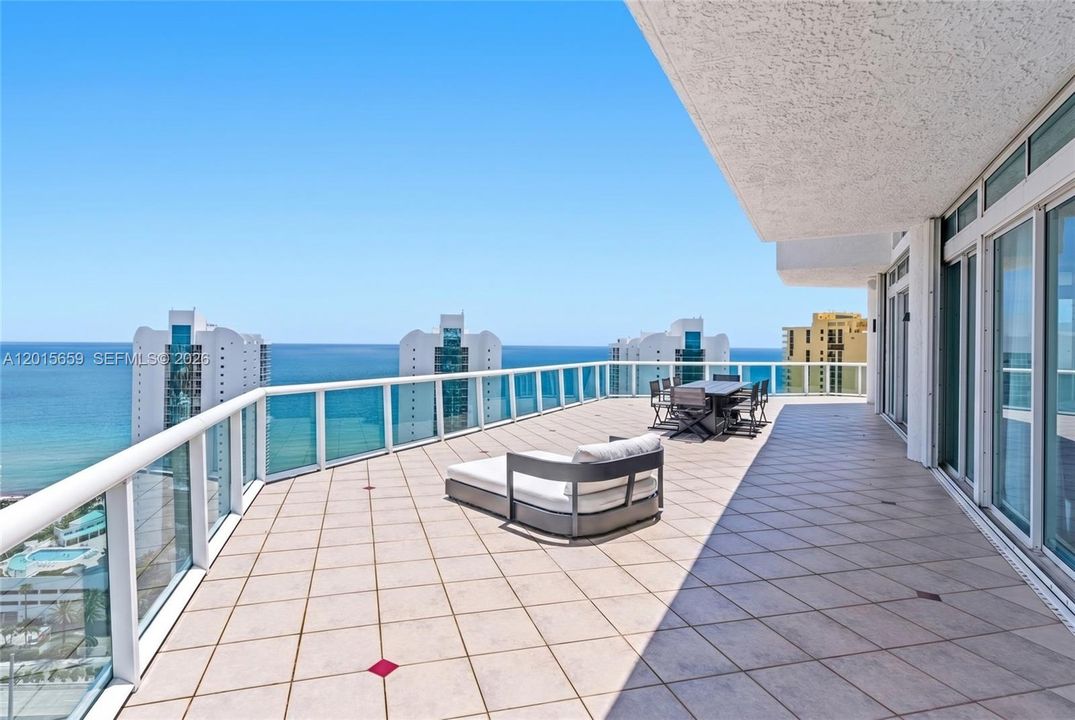 En Venta: $3,150,000 (4 camas, 4 baños, 4150 Pies cuadrados)