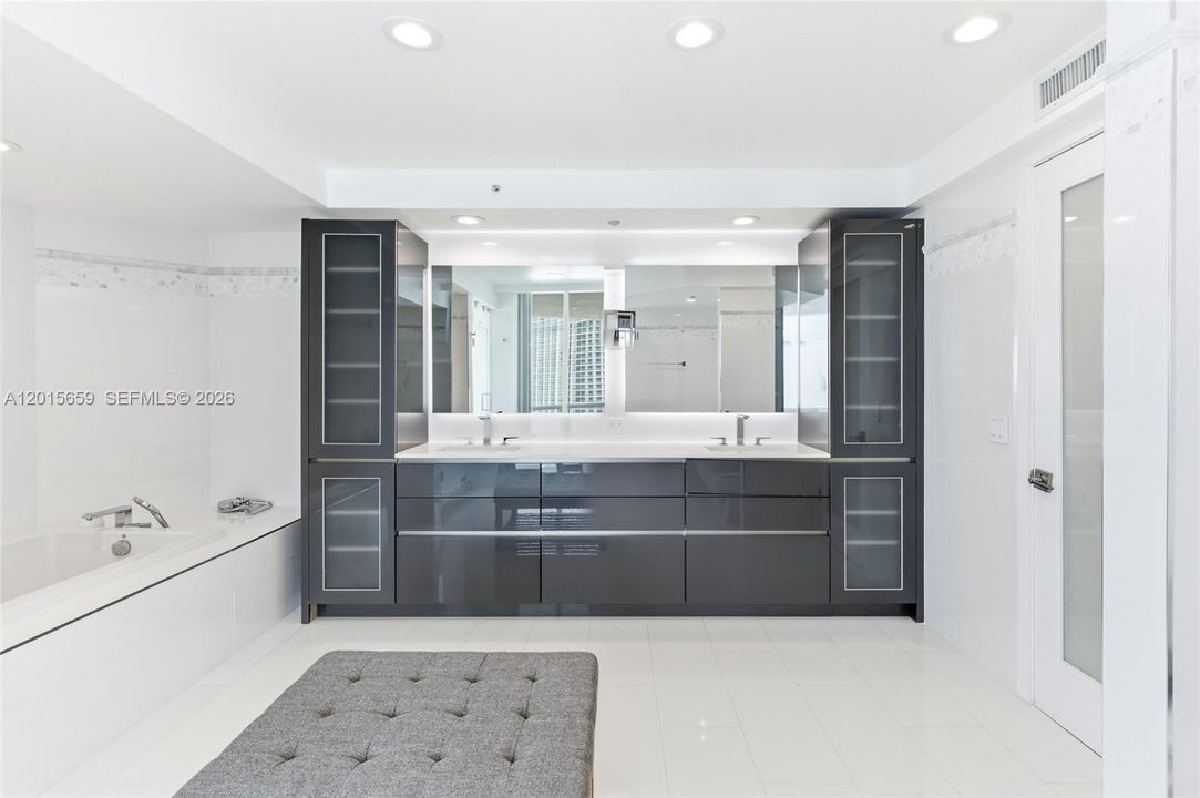 En Venta: $3,150,000 (4 camas, 4 baños, 4150 Pies cuadrados)
