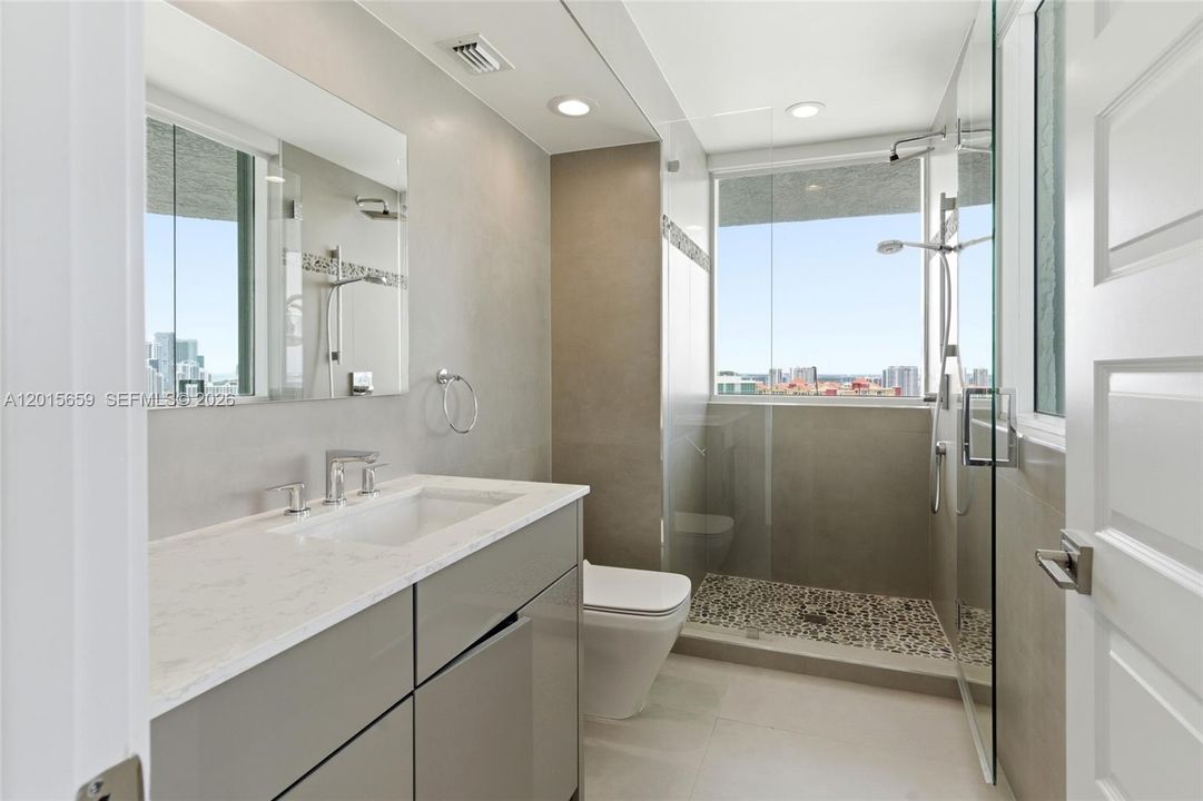 En Venta: $3,150,000 (4 camas, 4 baños, 4150 Pies cuadrados)
