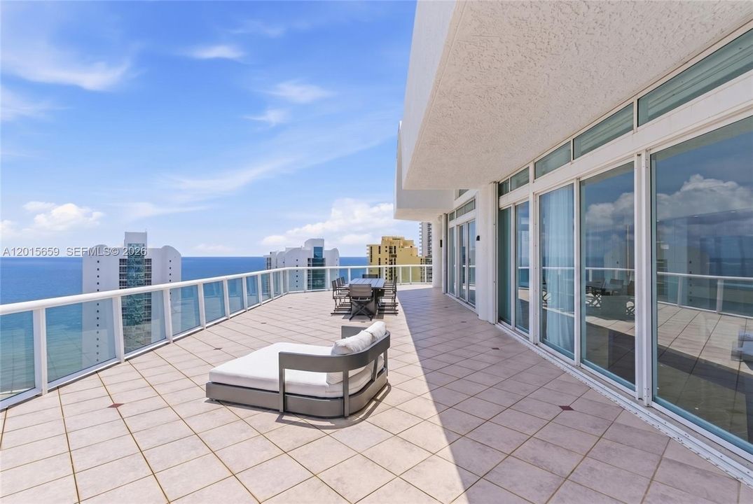 En Venta: $3,150,000 (4 camas, 4 baños, 4150 Pies cuadrados)