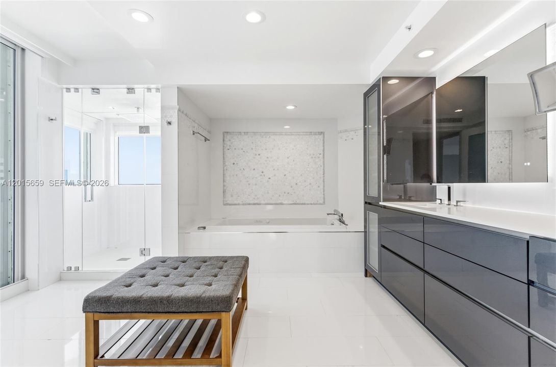En Venta: $3,150,000 (4 camas, 4 baños, 4150 Pies cuadrados)