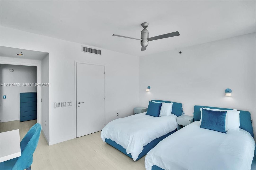 Activo con contrato: $12,000 (2 camas, 2 baños, 1536 Pies cuadrados)