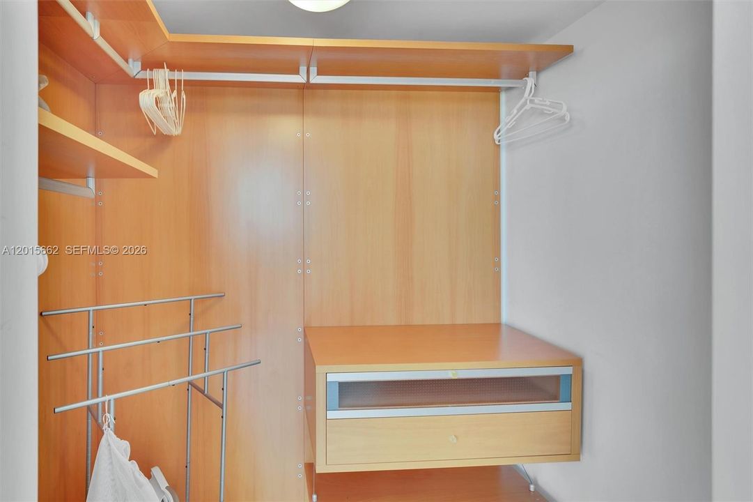 Activo con contrato: $12,000 (2 camas, 2 baños, 1536 Pies cuadrados)