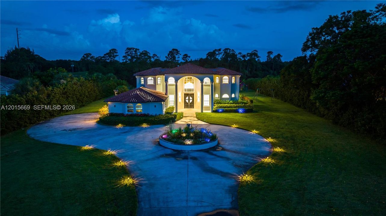 For Rent: $13,995 (9 beds, 5 baths, 4939 Square Feet)