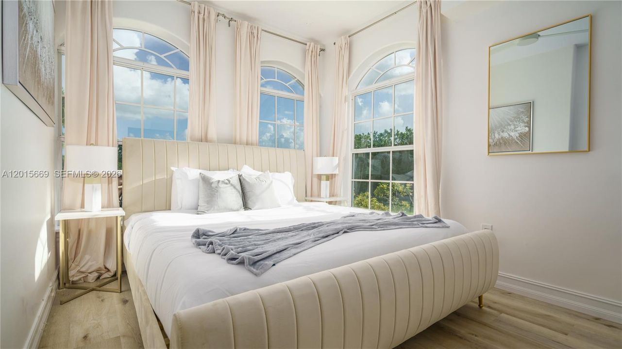 For Rent: $13,995 (9 beds, 5 baths, 4939 Square Feet)