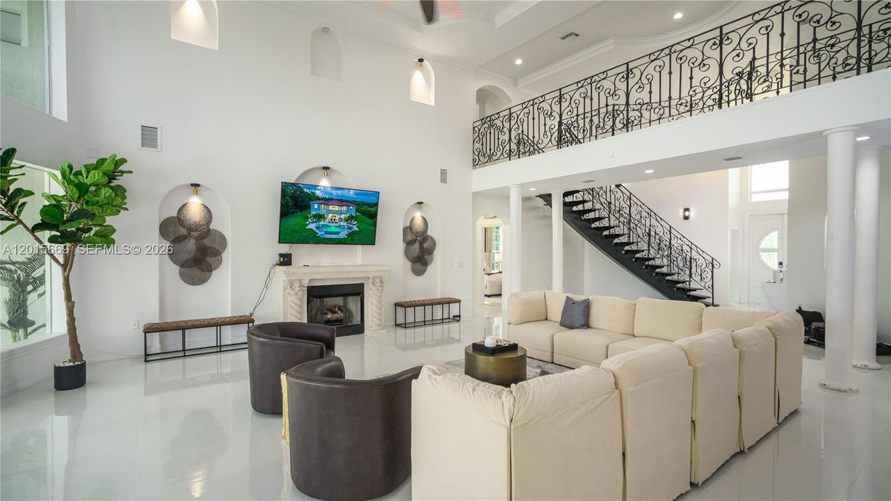 For Rent: $13,995 (9 beds, 5 baths, 4939 Square Feet)