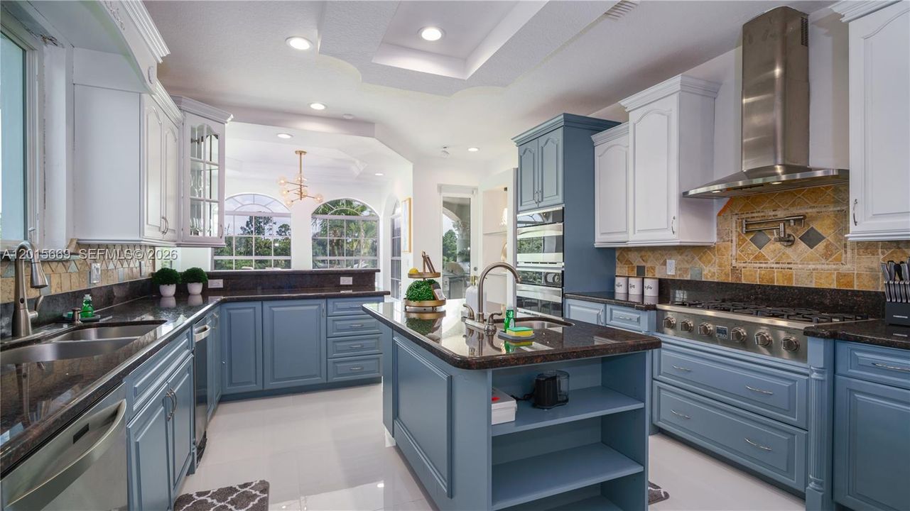 For Rent: $13,995 (9 beds, 5 baths, 4939 Square Feet)