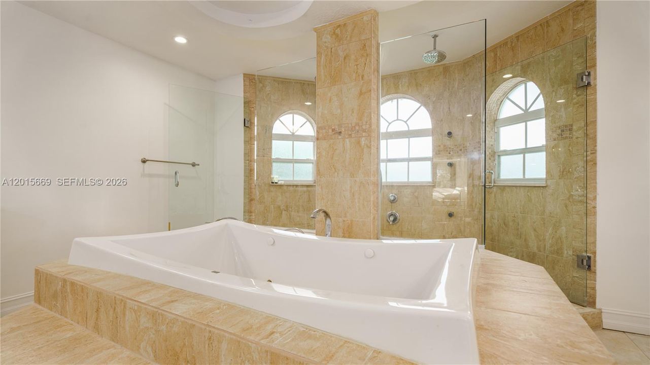 For Rent: $13,995 (9 beds, 5 baths, 4939 Square Feet)