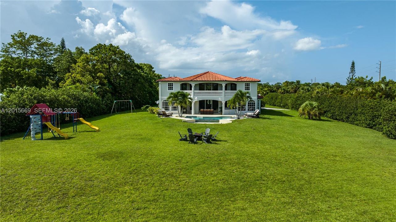 For Rent: $13,995 (9 beds, 5 baths, 4939 Square Feet)