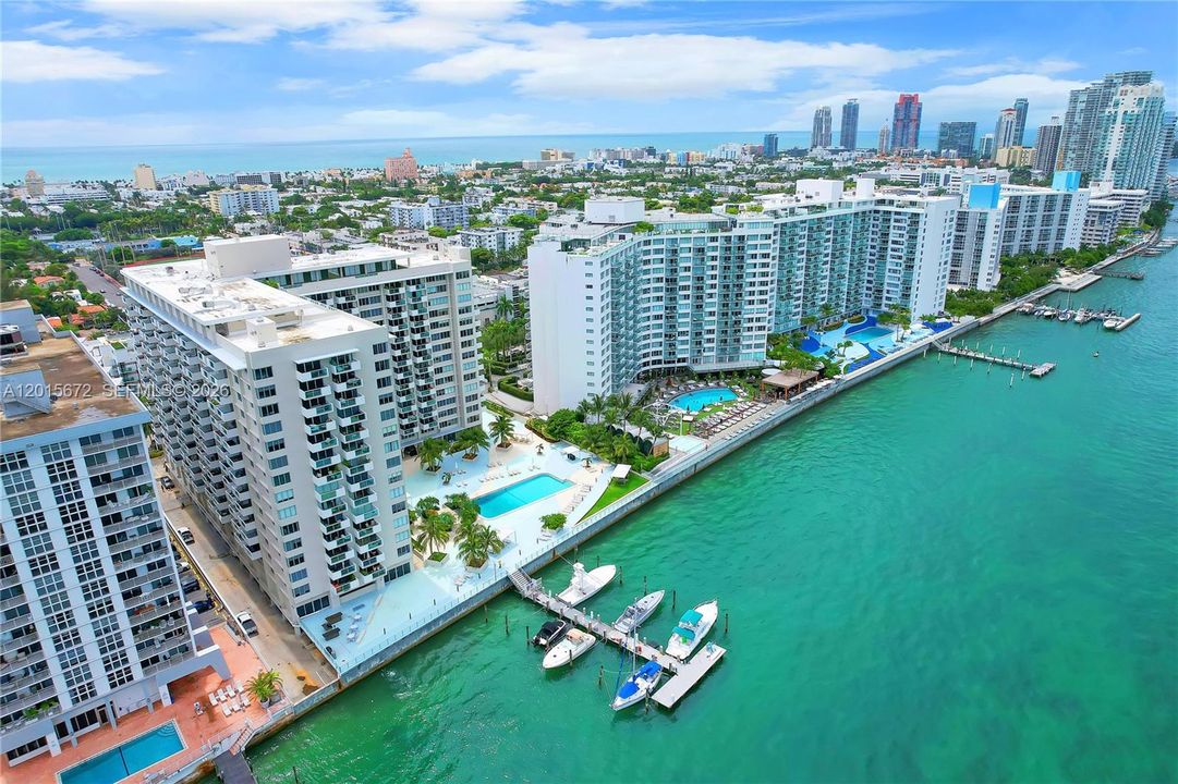 Active With Contract: $327,000 (1 beds, 1 baths, 837 Square Feet)