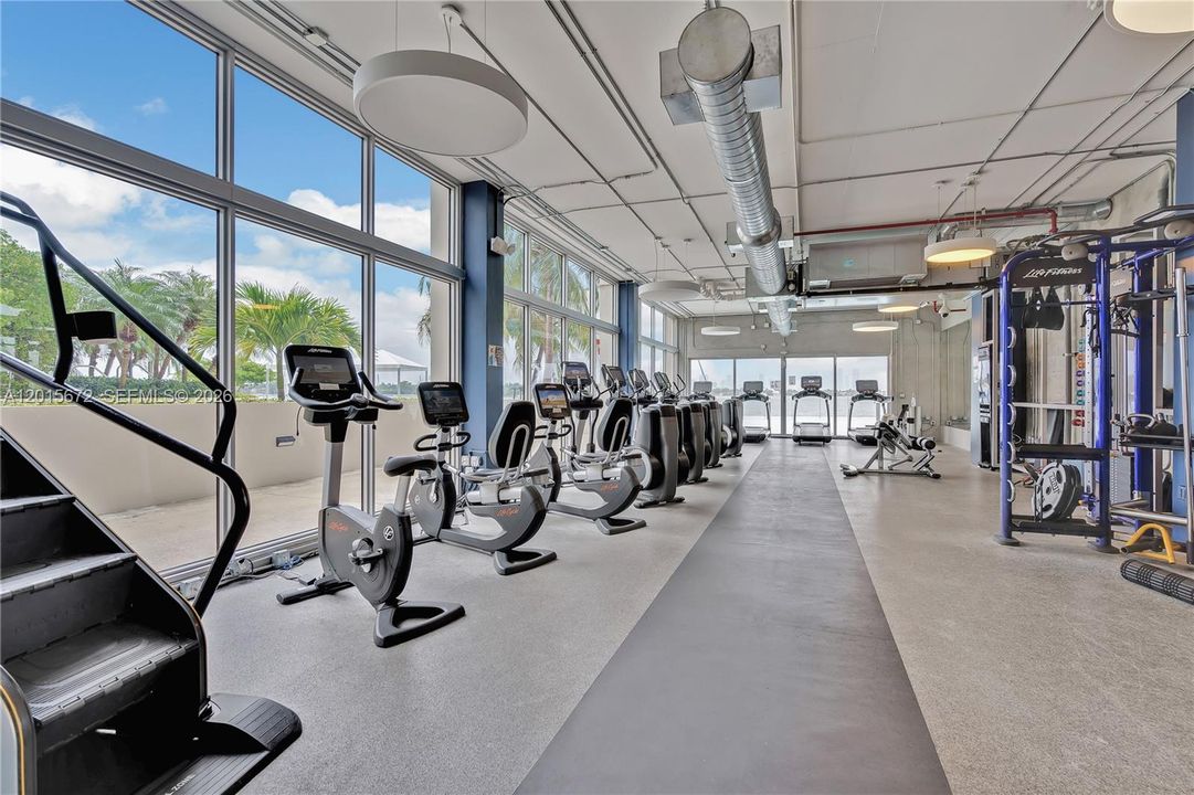 Active With Contract: $327,000 (1 beds, 1 baths, 837 Square Feet)