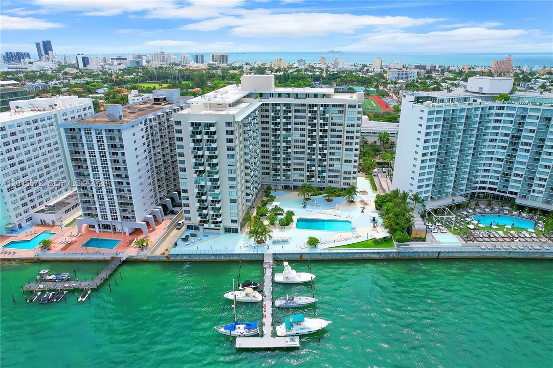 Active With Contract: $327,000 (1 beds, 1 baths, 837 Square Feet)