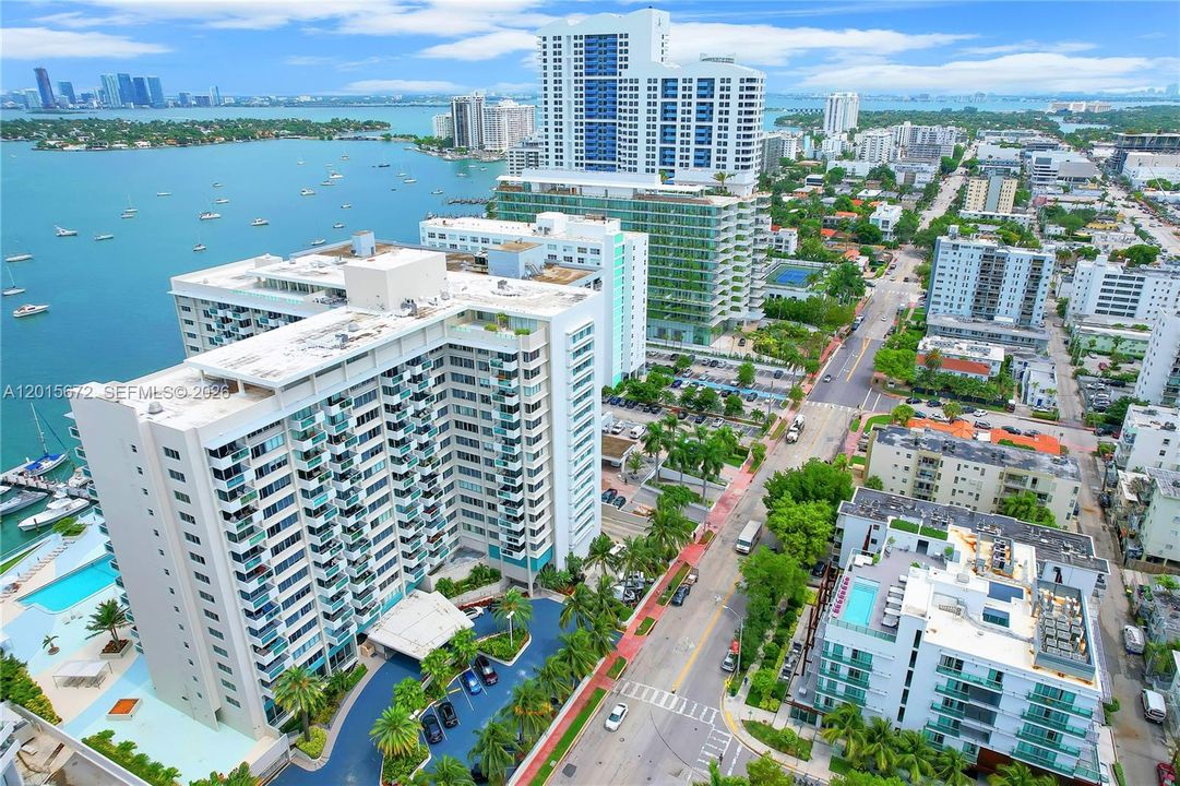 Active With Contract: $327,000 (1 beds, 1 baths, 837 Square Feet)