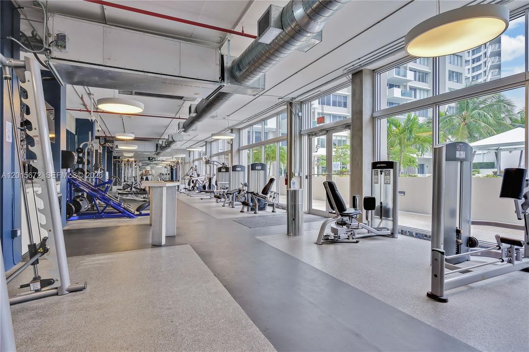 Active With Contract: $327,000 (1 beds, 1 baths, 837 Square Feet)