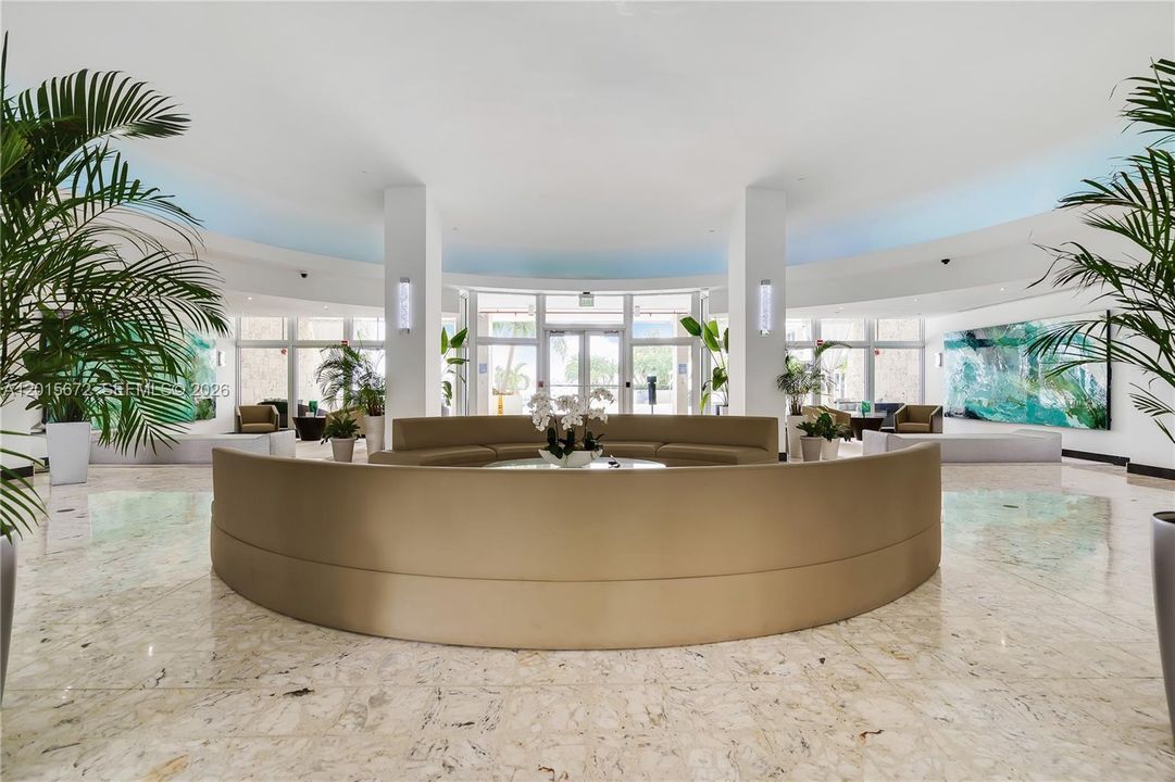 Active With Contract: $327,000 (1 beds, 1 baths, 837 Square Feet)