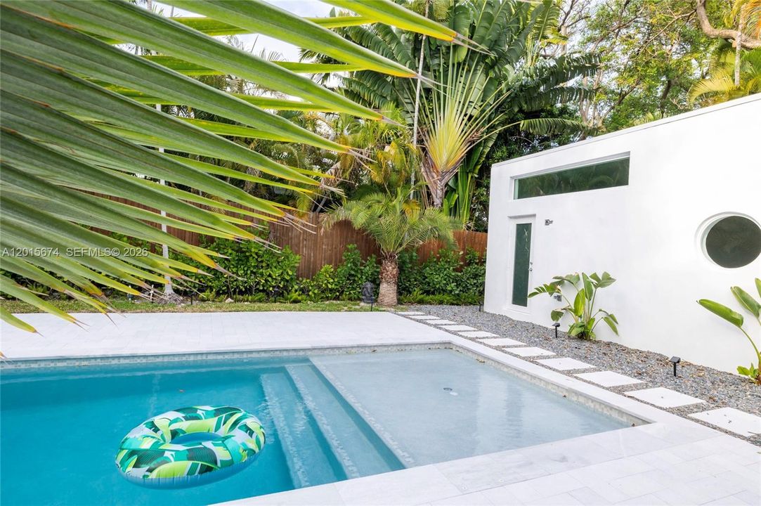 En Venta: $1,400,000 (3 camas, 2 baños, 1732 Pies cuadrados)
