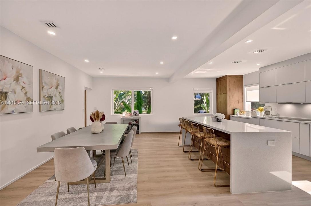 En Venta: $1,400,000 (3 camas, 2 baños, 1732 Pies cuadrados)