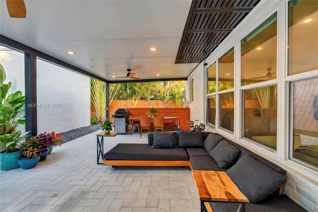 En Venta: $1,400,000 (3 camas, 2 baños, 1732 Pies cuadrados)