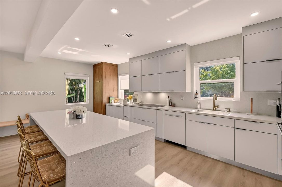 En Venta: $1,400,000 (3 camas, 2 baños, 1732 Pies cuadrados)