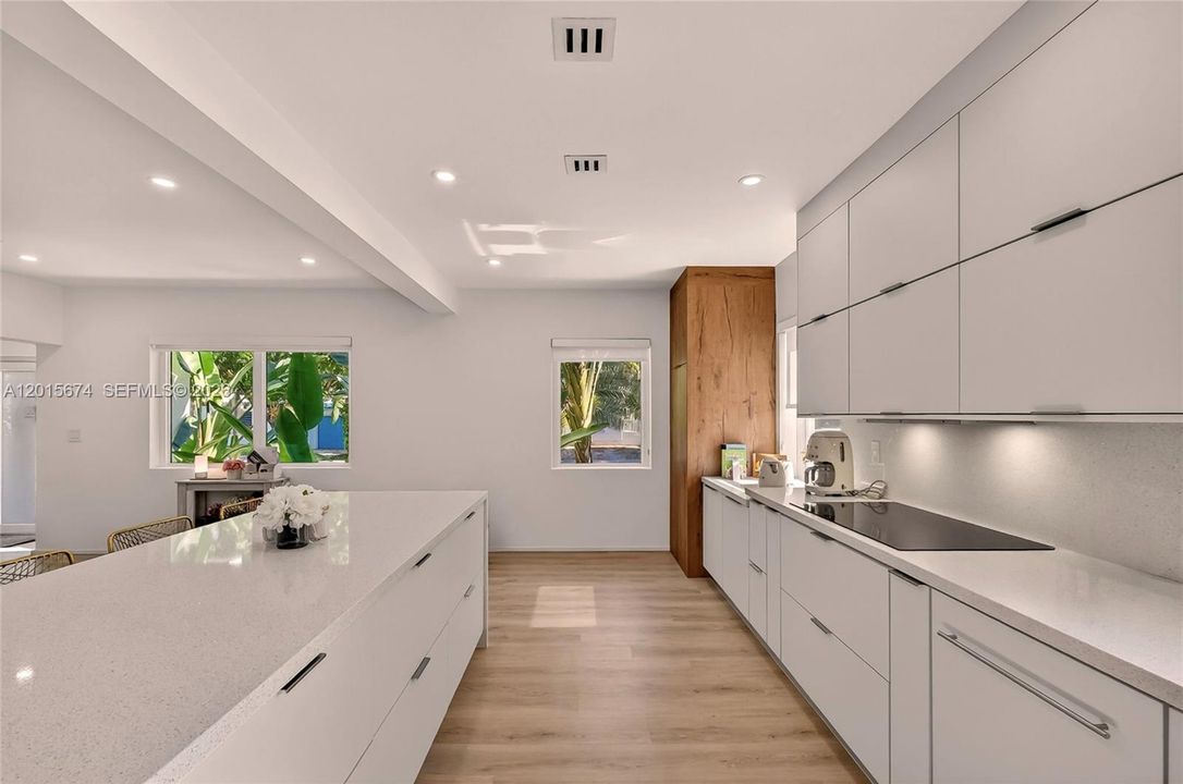 En Venta: $1,400,000 (3 camas, 2 baños, 1732 Pies cuadrados)