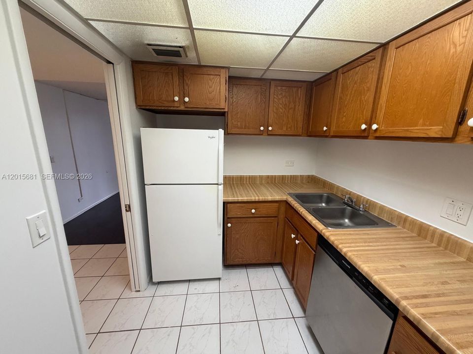For Sale: $115,000 (1 beds, 1 baths, 800 Square Feet)