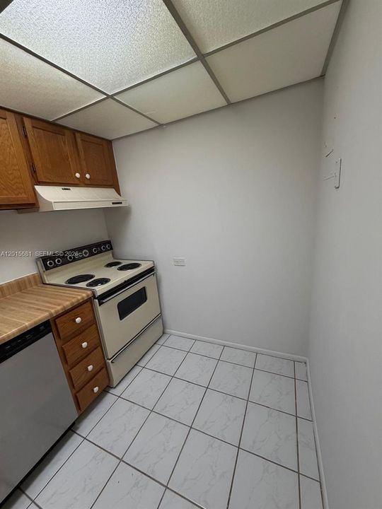 For Sale: $115,000 (1 beds, 1 baths, 800 Square Feet)