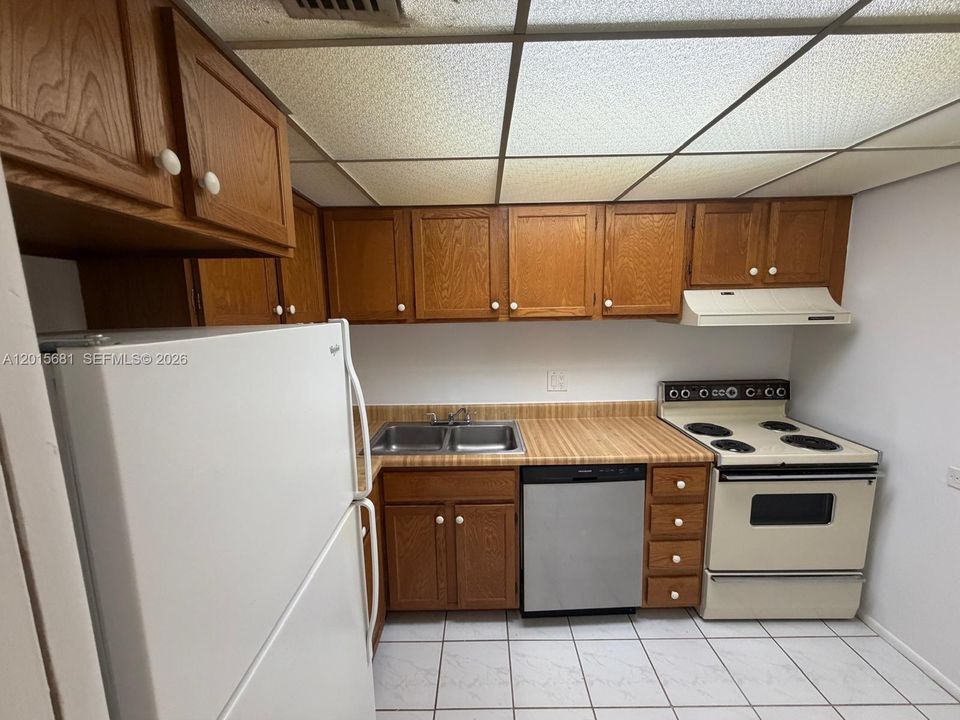 For Sale: $115,000 (1 beds, 1 baths, 800 Square Feet)