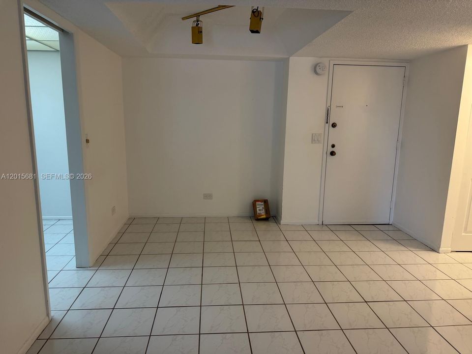 For Sale: $115,000 (1 beds, 1 baths, 800 Square Feet)