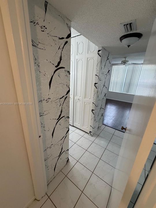 For Sale: $115,000 (1 beds, 1 baths, 800 Square Feet)