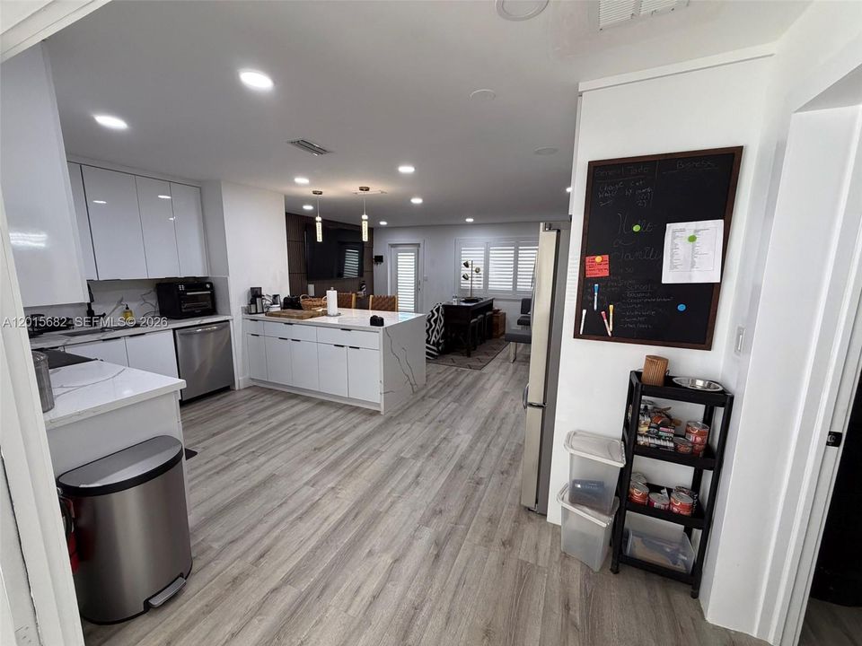 En Venta: $715,000 (3 camas, 2 baños, 0 Pies cuadrados)