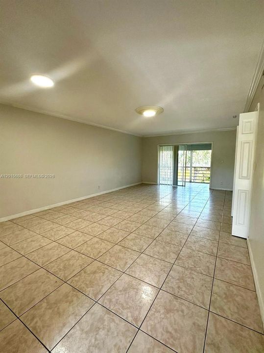 For Sale: $219,000 (2 beds, 2 baths, 1250 Square Feet)
