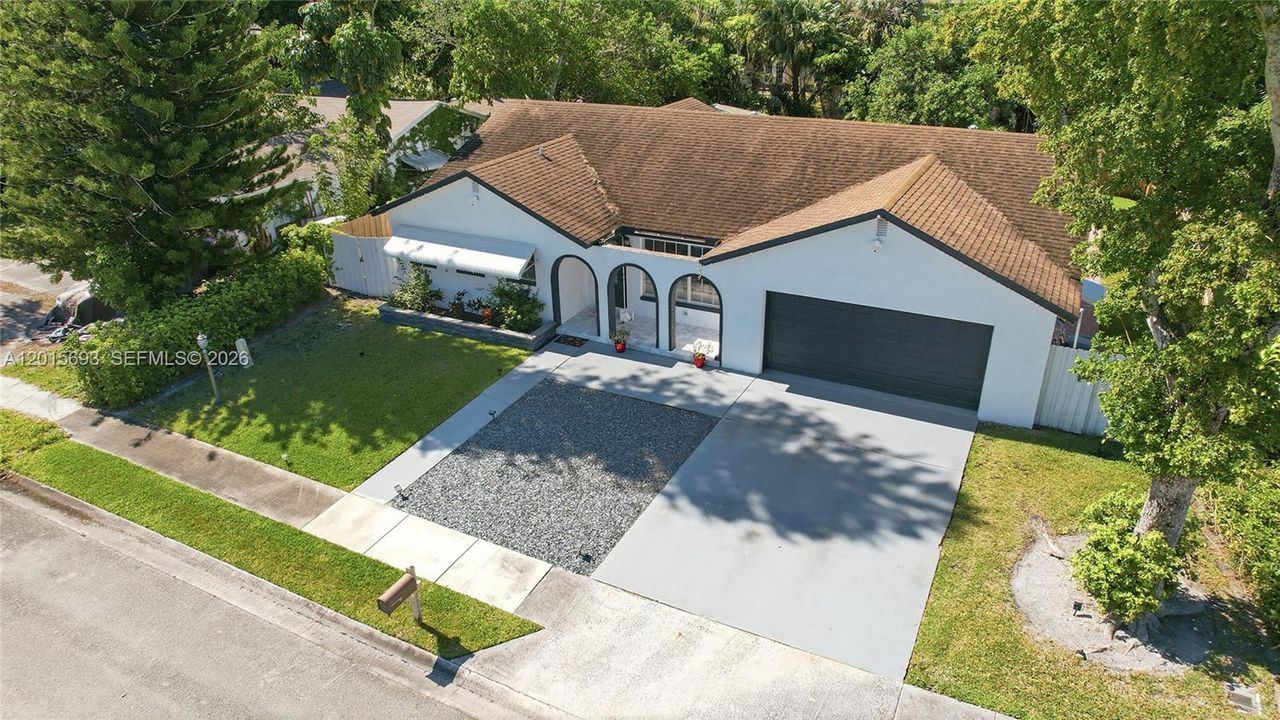 For Sale: $650,000 (3 beds, 2 baths, 1377 Square Feet)