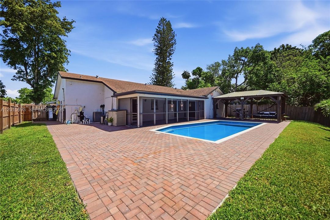 For Sale: $650,000 (3 beds, 2 baths, 1377 Square Feet)
