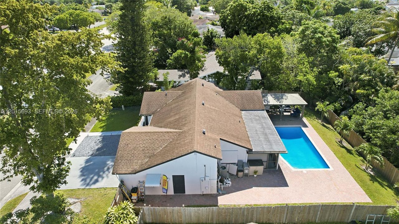 For Sale: $650,000 (3 beds, 2 baths, 1377 Square Feet)