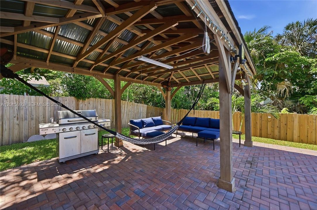 For Sale: $650,000 (3 beds, 2 baths, 1377 Square Feet)