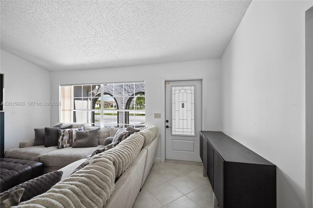 For Sale: $650,000 (3 beds, 2 baths, 1377 Square Feet)