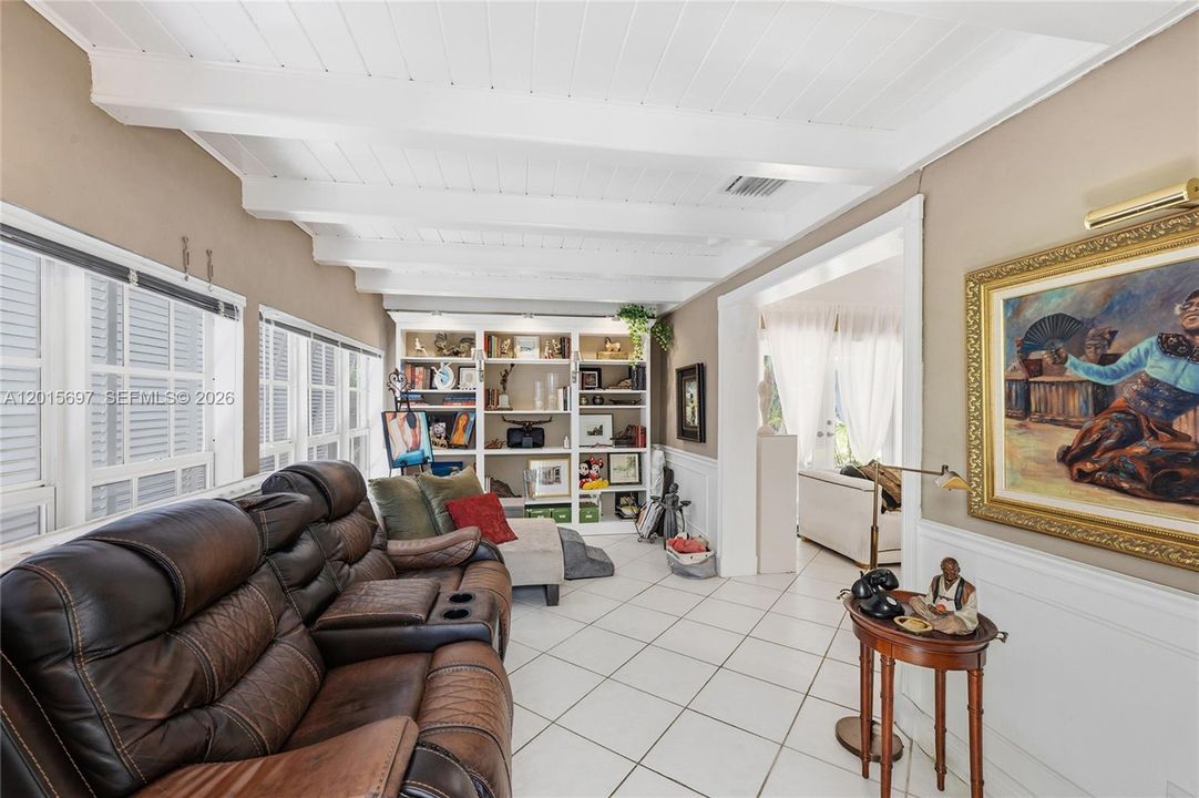 En Venta: $1,150,000 (2 camas, 2 baños, 1219 Pies cuadrados)